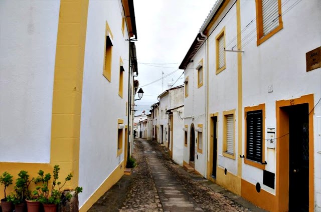 Putovanje u portugal portalegre stari grad zute fasade