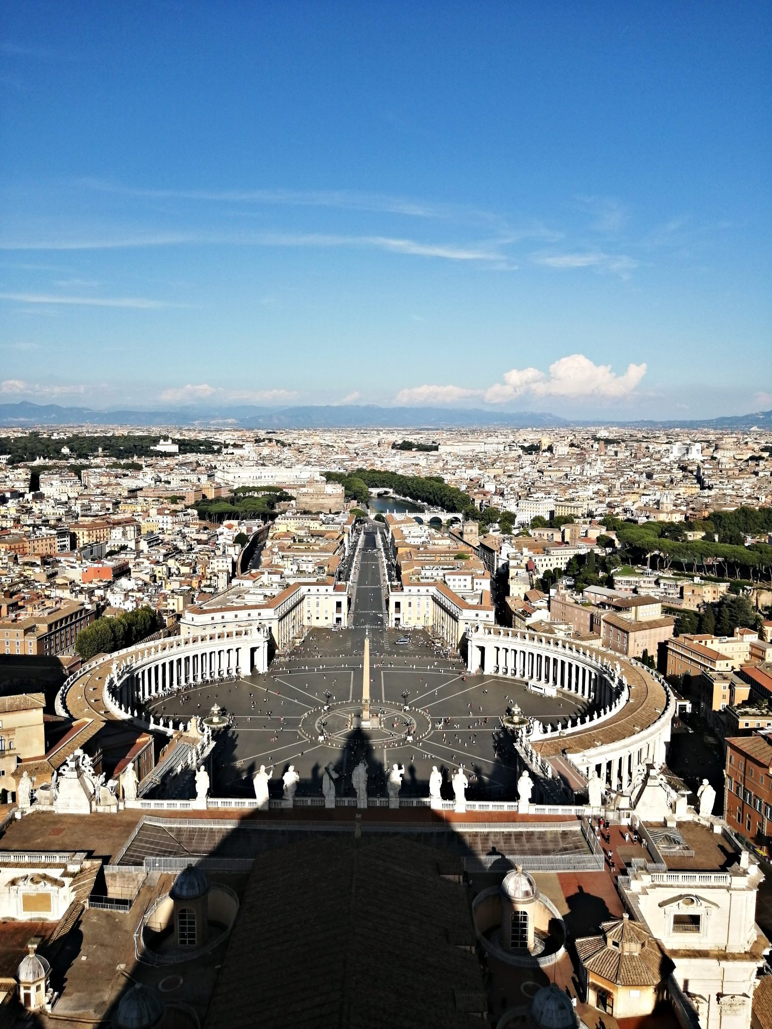 Pogled sa bazilike sv petra u vatikanu Rim travelina