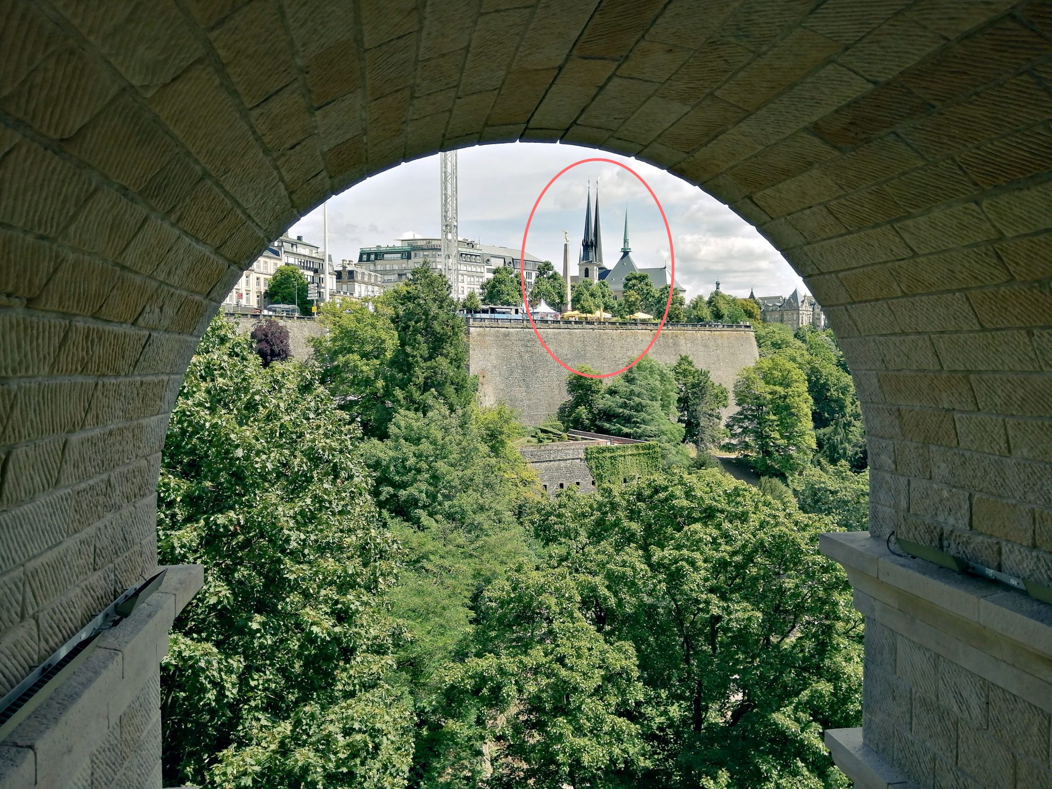 pogled sa Pont Adolphe na Gelle Fra i Katedralu, Luksemburg 1 dan u luksemburgu