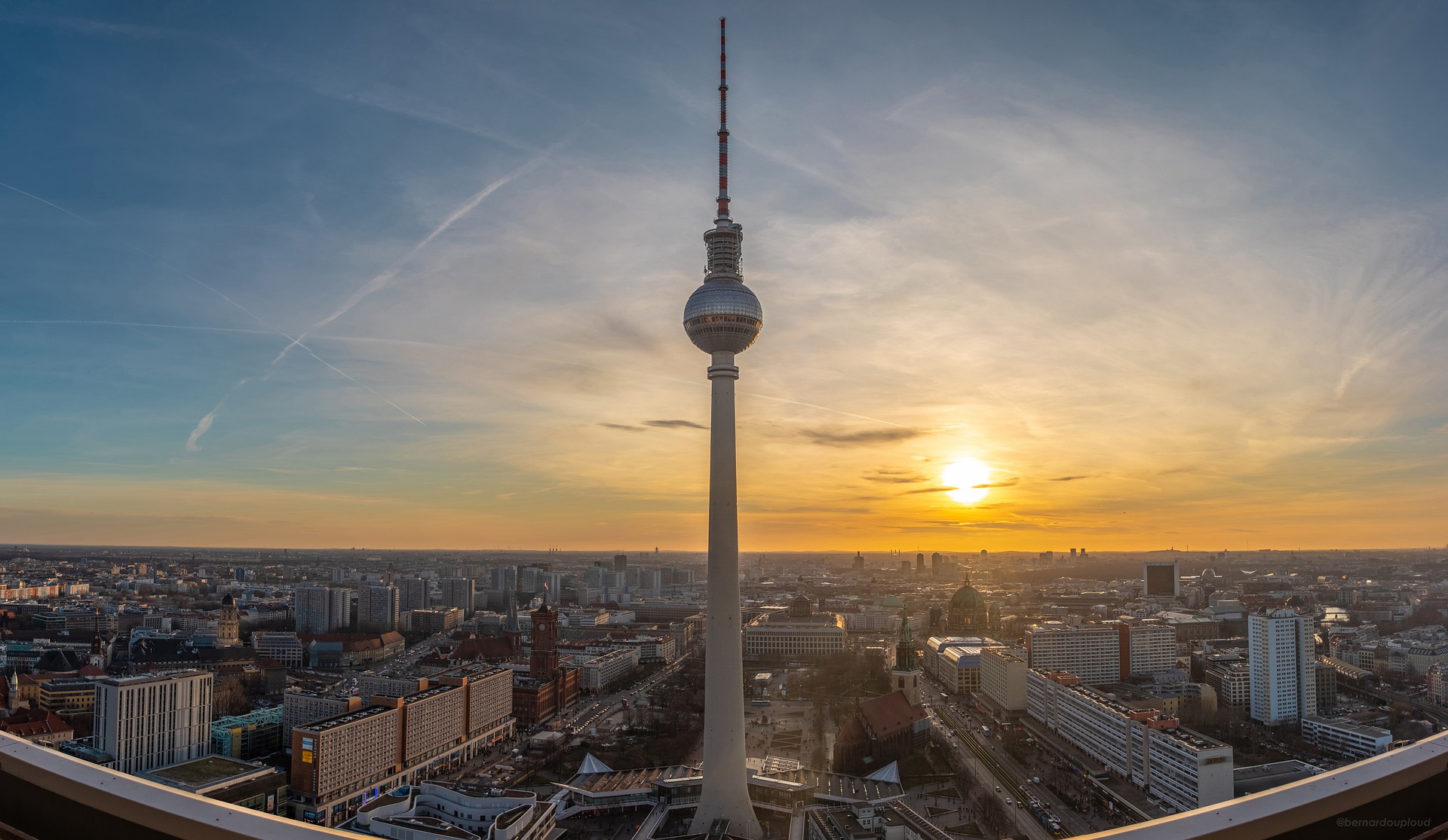 Berlin TV tower Image by Bernardo Ferreria from Pixabay