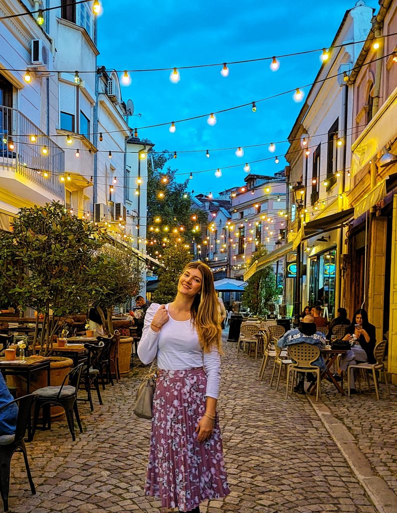 Plovdiv, Bugarska (1) Novi dio grada. Za razliku od starog grada, ovdje je jako veselo. Puno je kafića, restorana i događanja.-min travelina