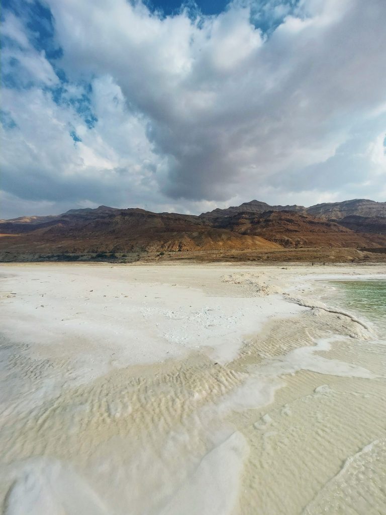 Plaža mrtvo more u jordanu