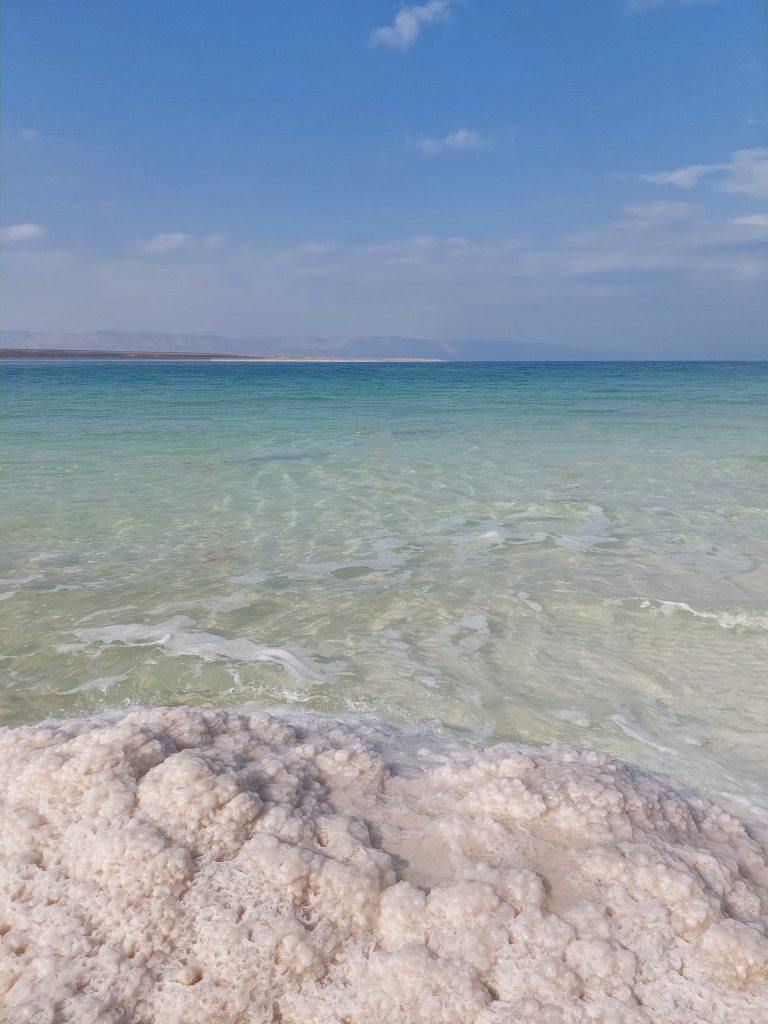 plaža mrtvo more u jordanu