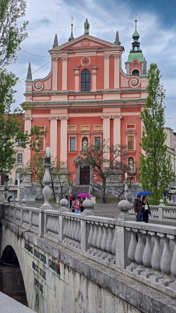 izlet u ljubljanu Prešernov trg u Ljubljani, Crkva Marijina Navještenja u Ljubljani i trostruki most