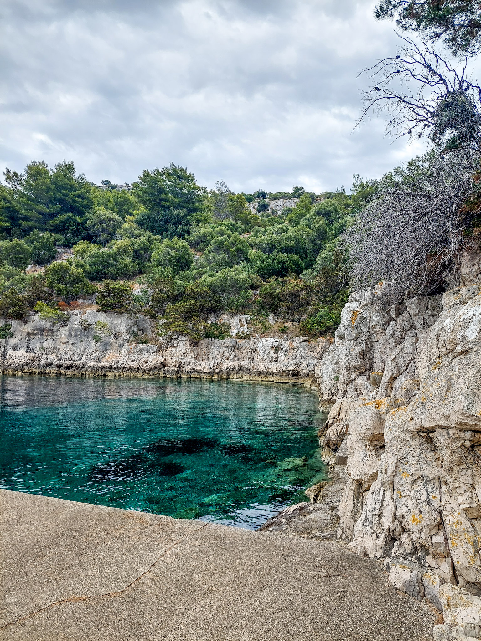 skrivena luka otok lastovo