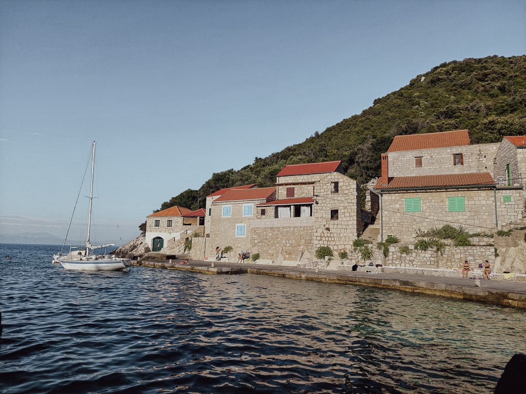 otok Lastovo uvala lučica travelina